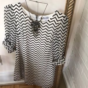 ✨ Black + white Chevron mid length dress